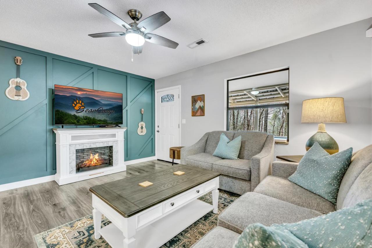 The Cozy Cove, Hot Tub, Wifi, 1089 Free Tickets Each Paid Day, Dollywood And More Sevierville Exterior photo