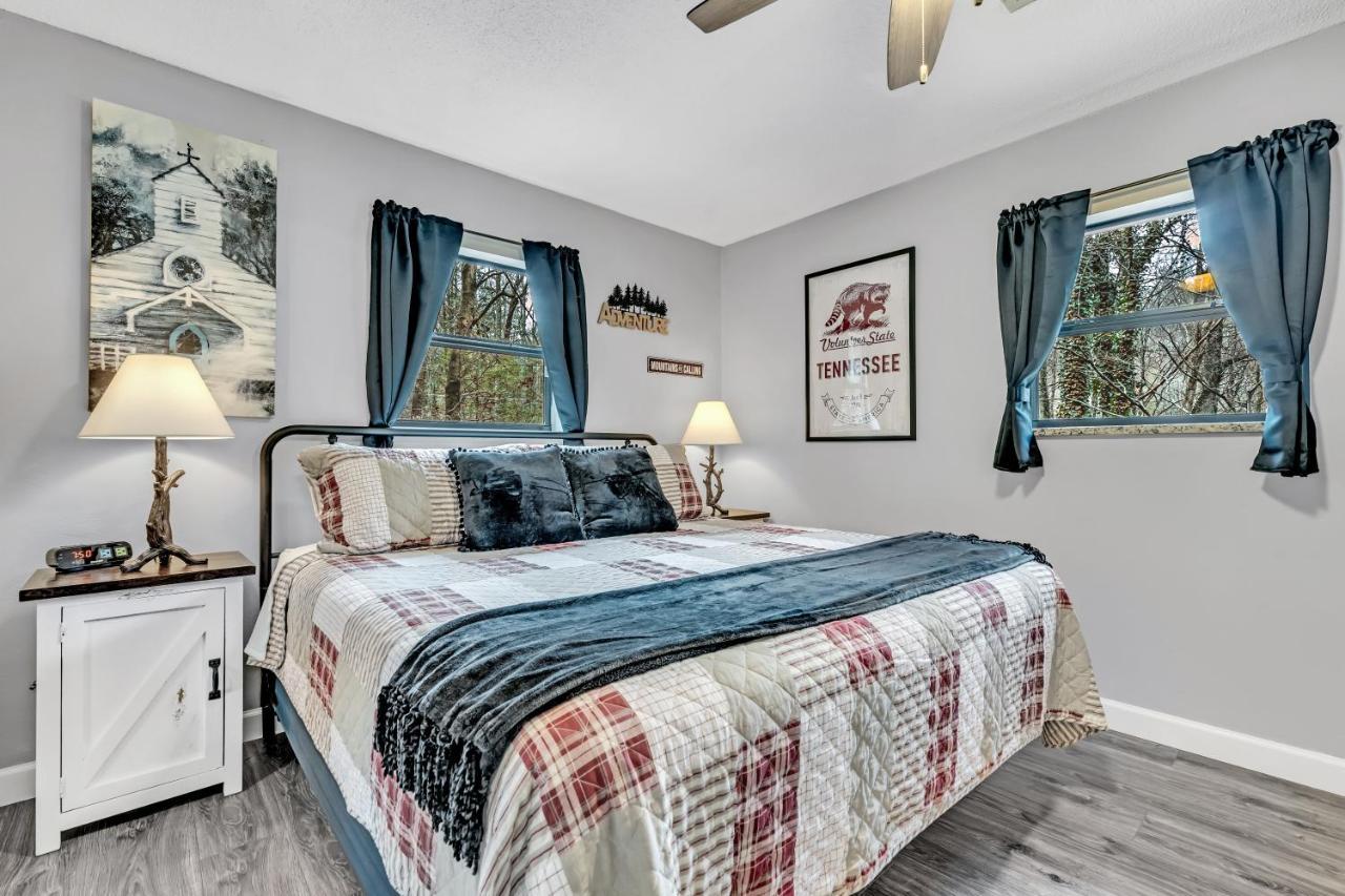 The Cozy Cove, Hot Tub, Wifi, 1089 Free Tickets Each Paid Day, Dollywood And More Sevierville Exterior photo