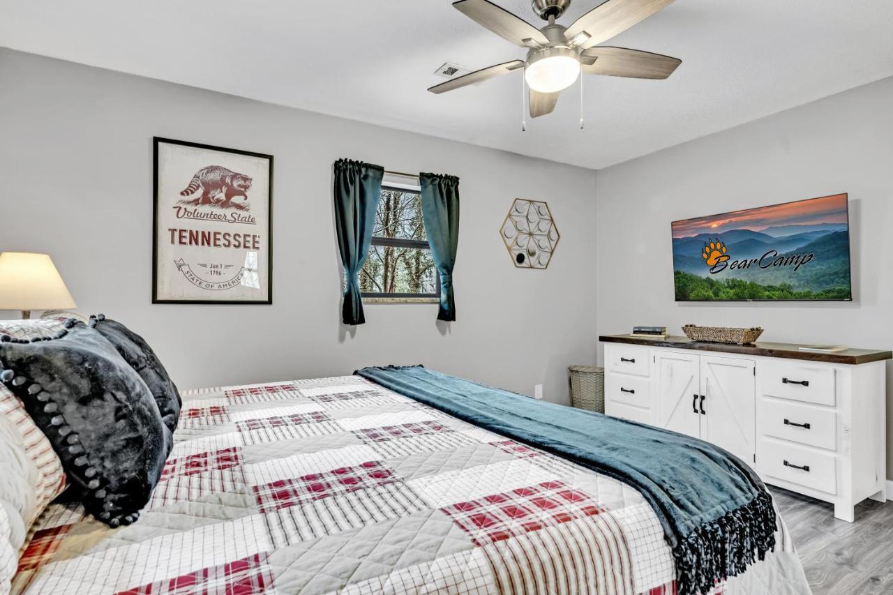 The Cozy Cove, Hot Tub, Wifi, 1089 Free Tickets Each Paid Day, Dollywood And More Sevierville Exterior photo