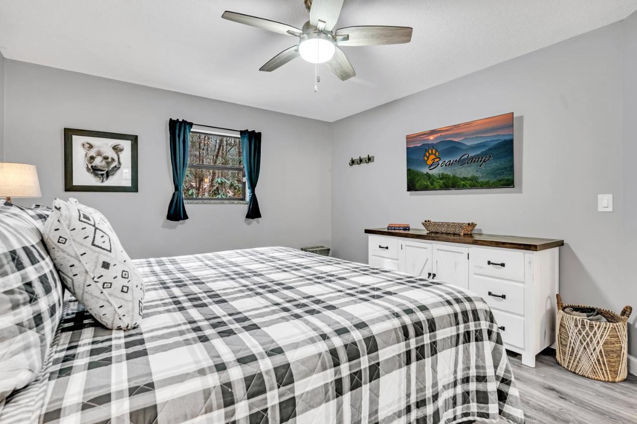 The Cozy Cove, Hot Tub, Wifi, 1089 Free Tickets Each Paid Day, Dollywood And More Sevierville Exterior photo