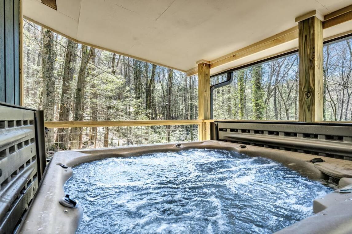 The Cozy Cove, Hot Tub, Wifi, 1089 Free Tickets Each Paid Day, Dollywood And More Sevierville Exterior photo
