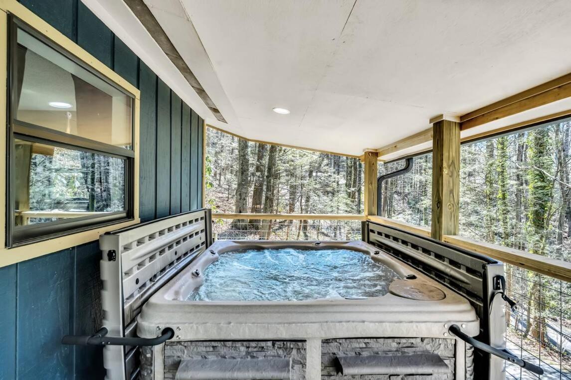 The Cozy Cove, Hot Tub, Wifi, 1089 Free Tickets Each Paid Day, Dollywood And More Sevierville Exterior photo