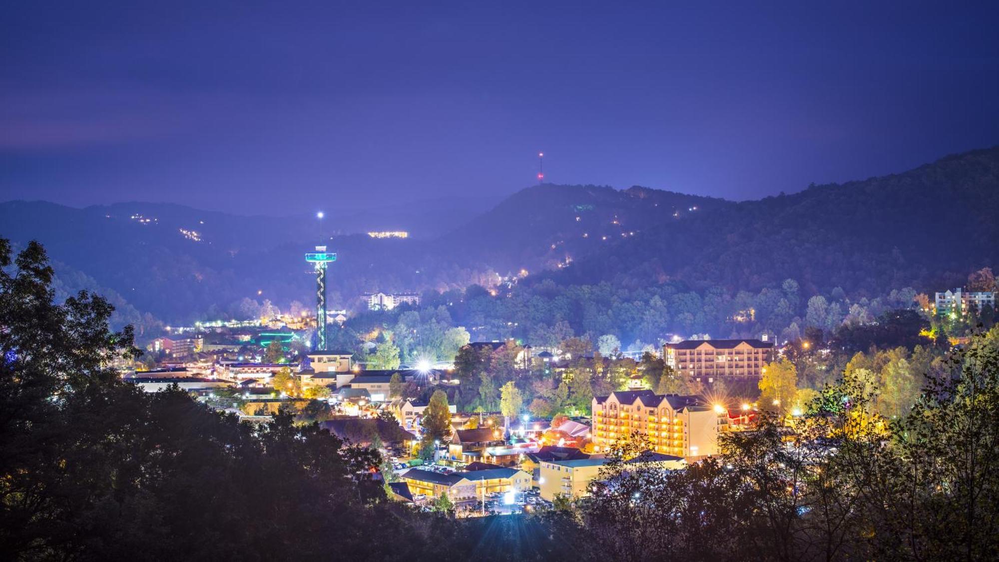 The Cozy Cove, Hot Tub, Wifi, 1089 Free Tickets Each Paid Day, Dollywood And More Sevierville Exterior photo